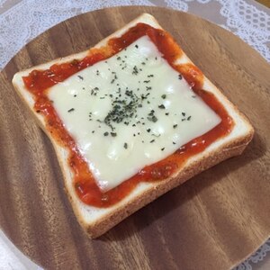 簡単♪朝ごパン♪ミートソースのせチーズトースト